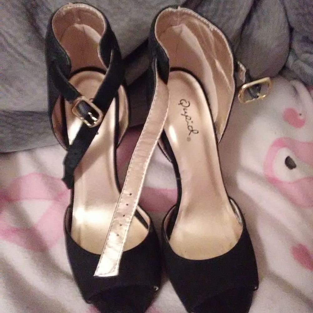 Pointed high heels